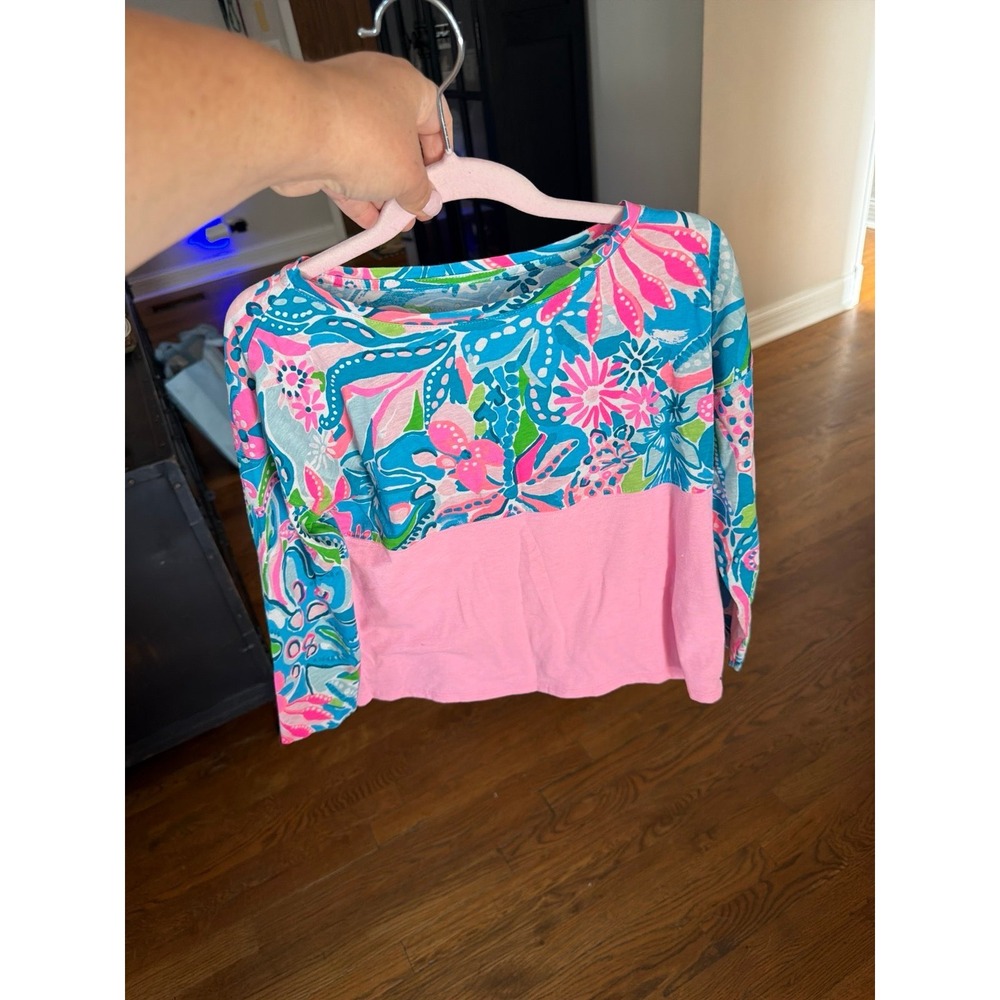 Lilly Pulitzer Finn Top vibrant, colorful floral print on the top girls 6-7 nwot